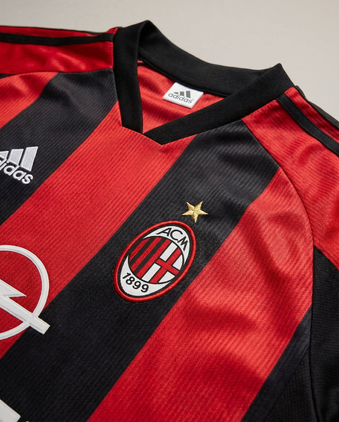 AC Milan Local 1998-99 retro shirt detail