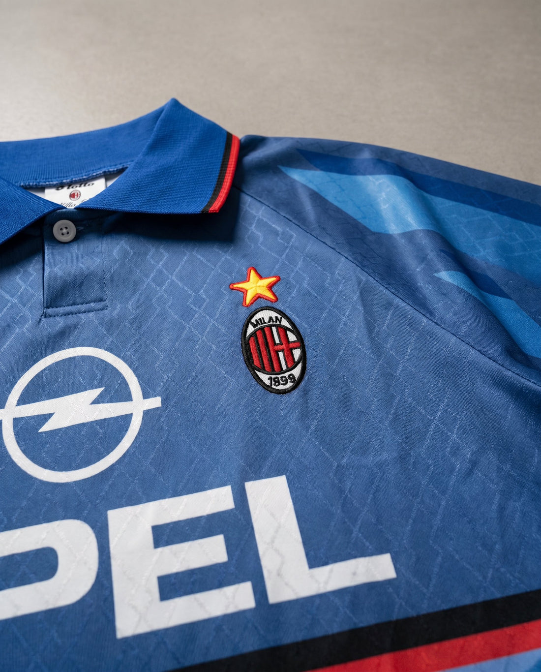 AC Milan Visitante 1995 retro shirt detail