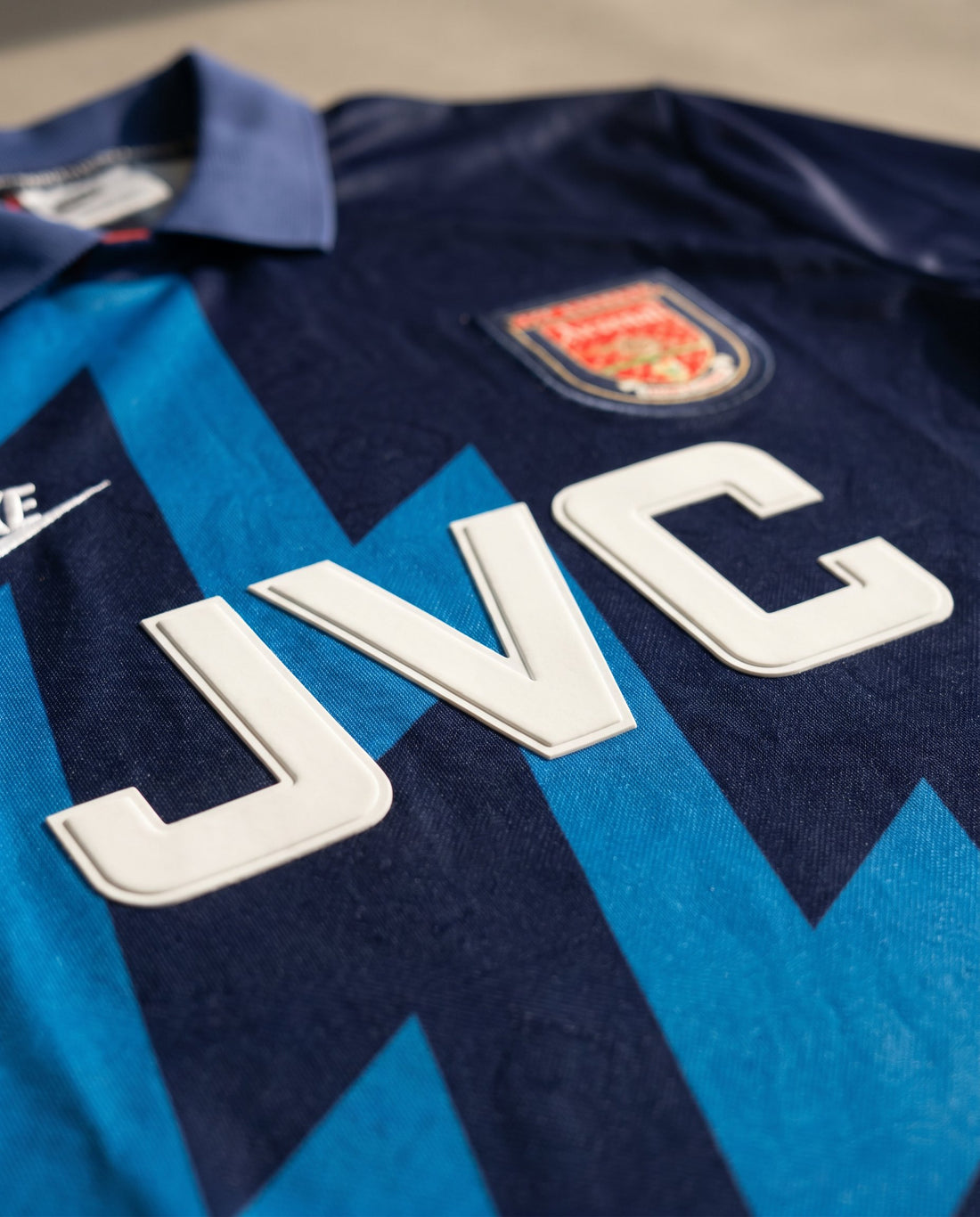 Arsenal Visitante 1995 retro shirt detail