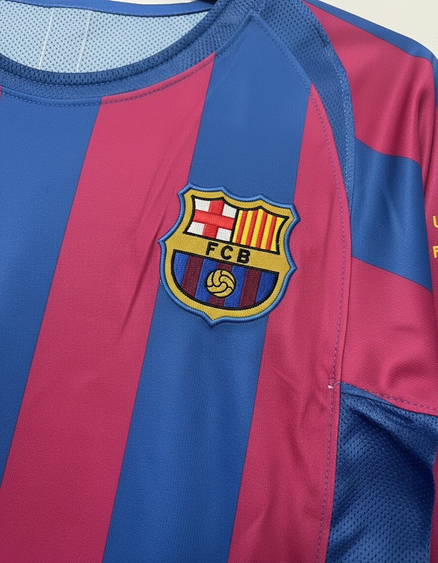 Barcelona Local 2005-06 retro shirt detail