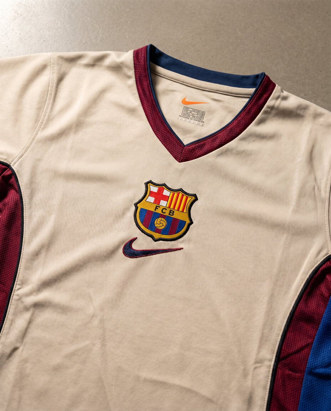 Barcelona Visitante 1998 retro shirt detail