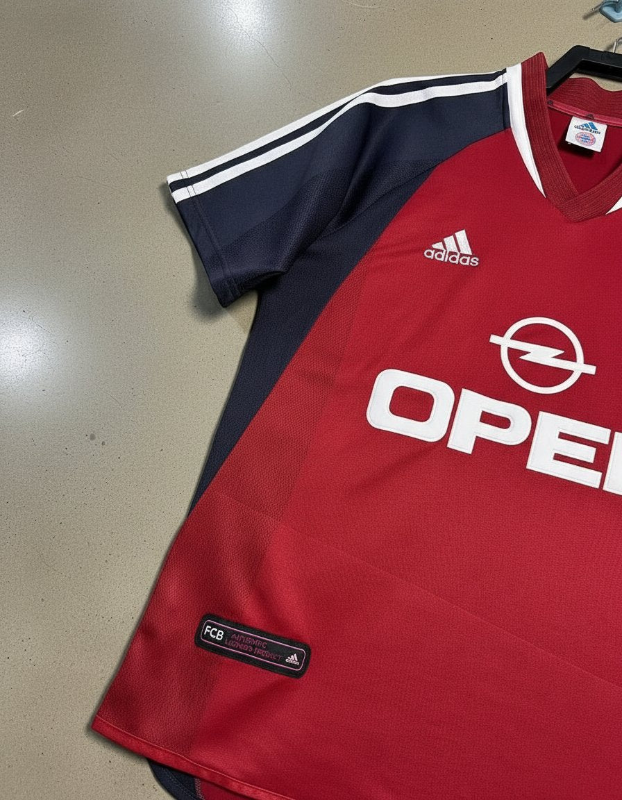 Bayern Munich Local 2001 retro shirt detail