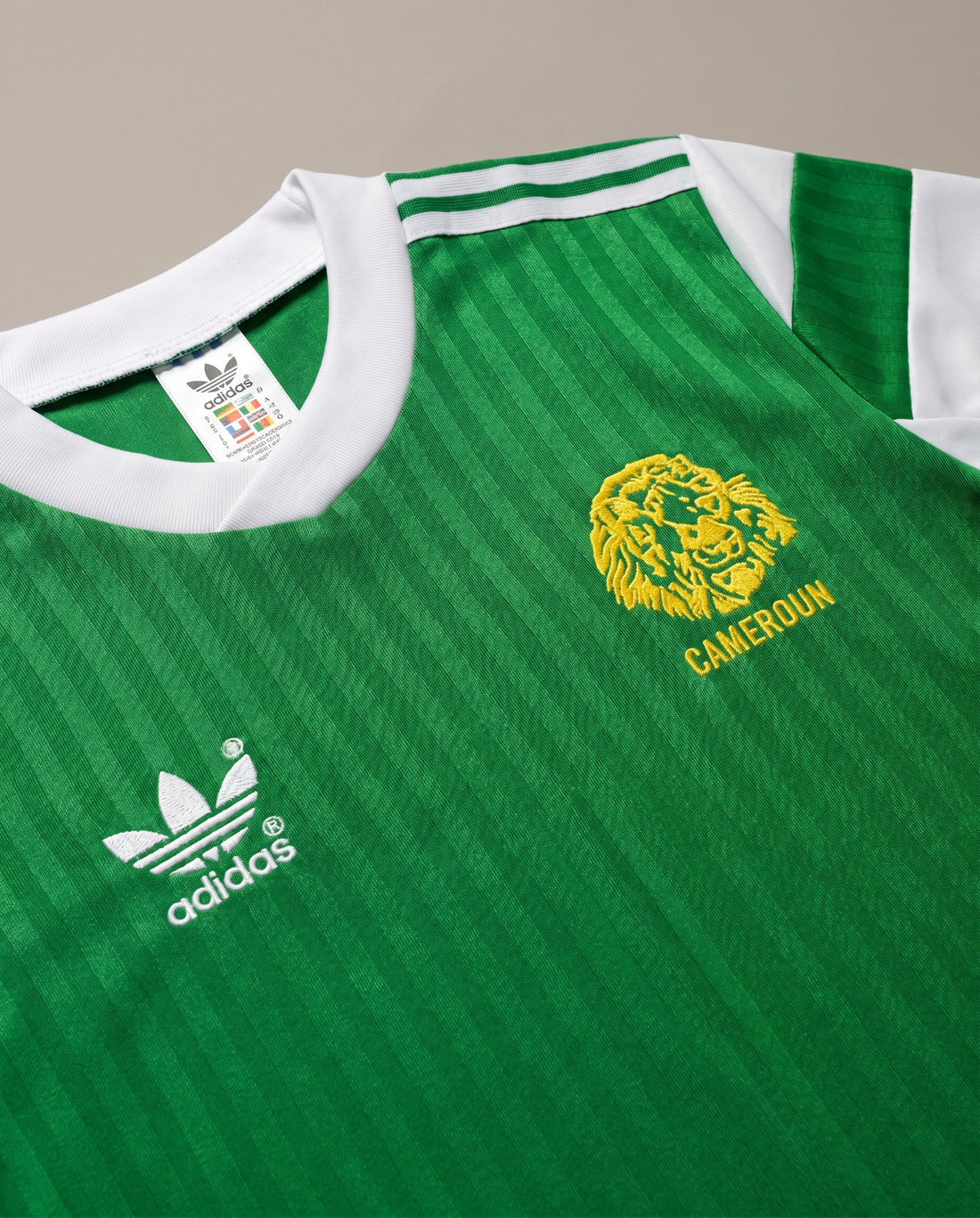 Camerún Local 1990 retro shirt detail