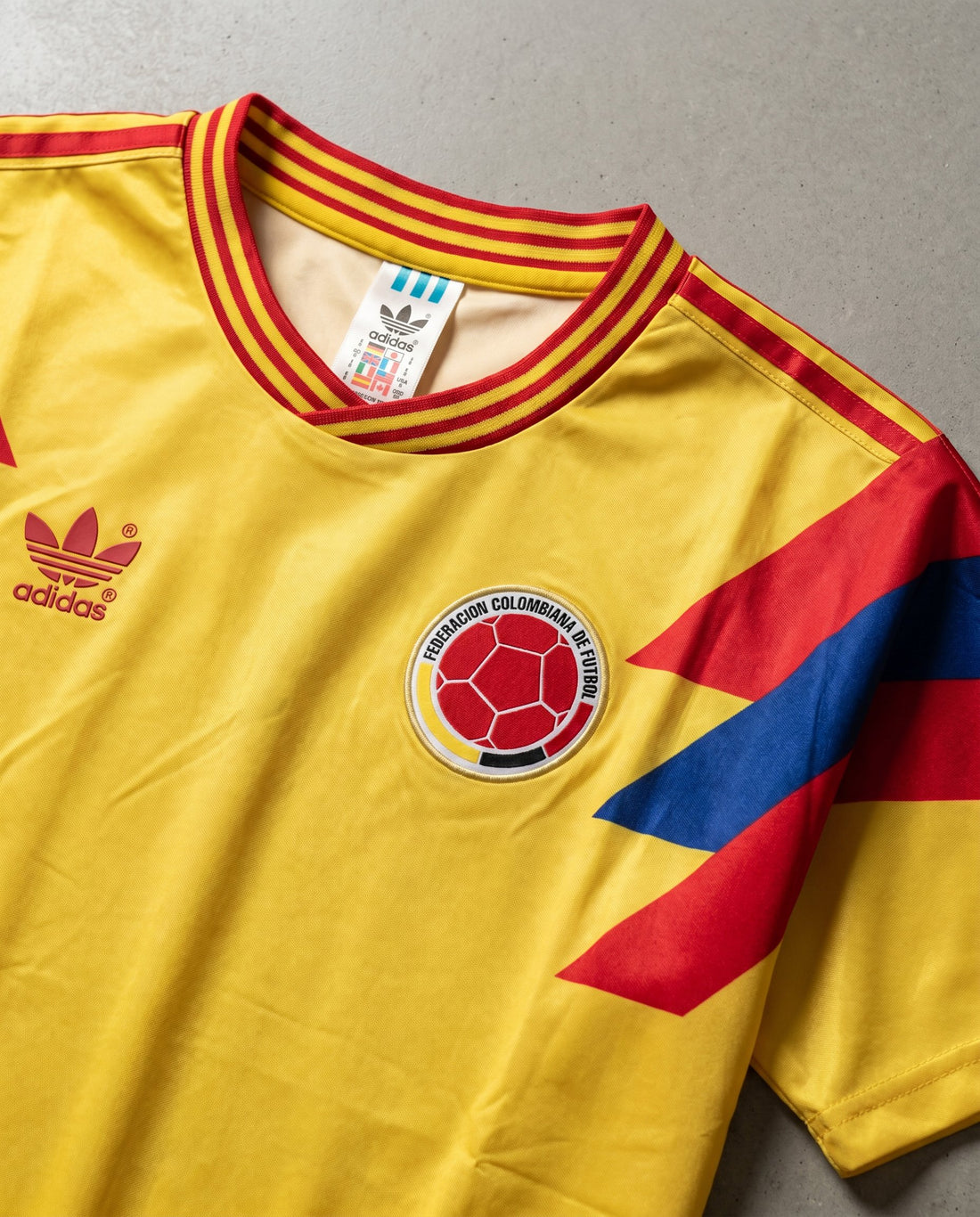 Colombia Local 1990 retro shirt detail