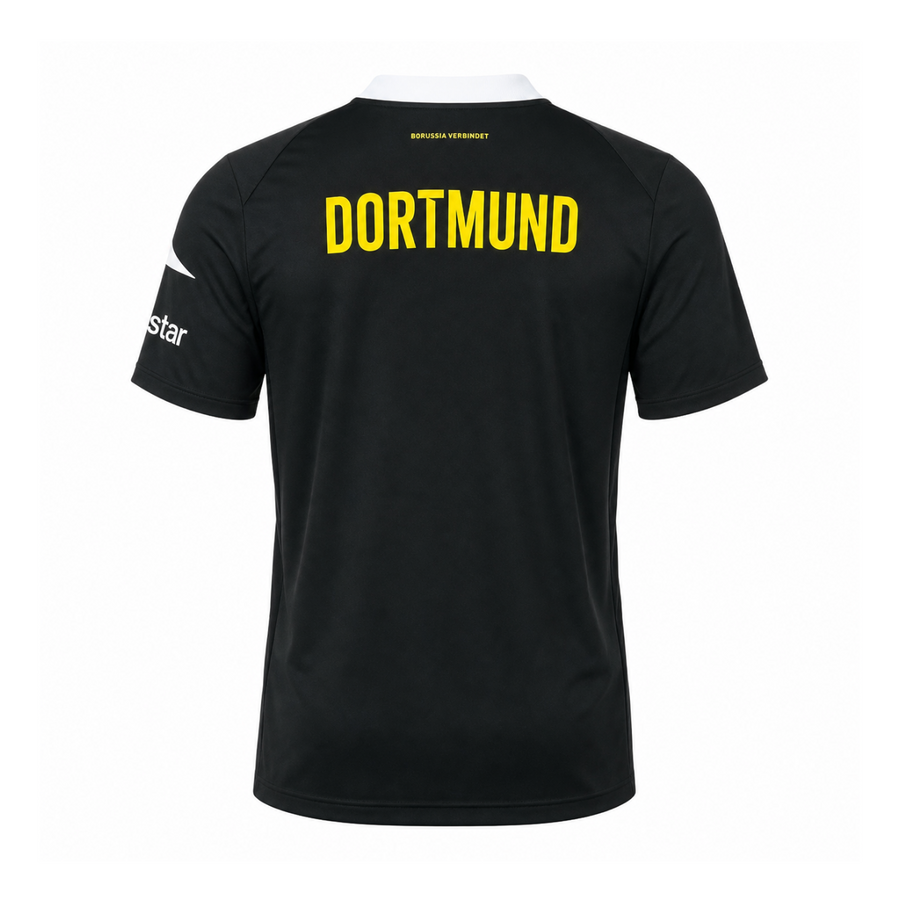 Detrás