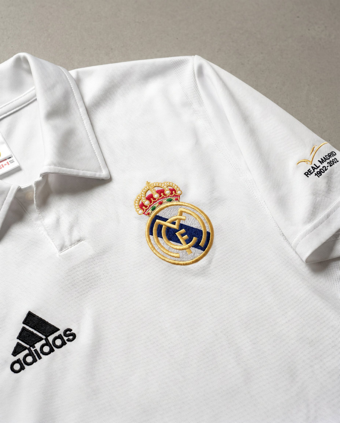 Real Madrid Local 2002 retro shirt detail