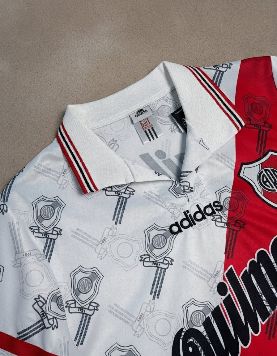 River Plate Local 1996 retro shirt detail